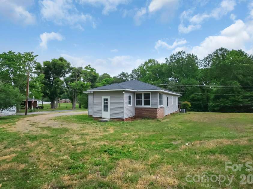 273 Stanley Spencer Mtn Road, Stanley, NC 28056.  MLS# CAR4376300, YatesRealty ID 1616. 