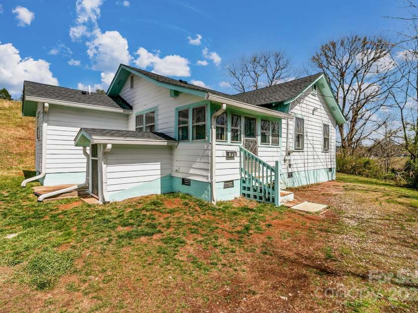 122 Old Nc 63 Highway, Leicester, NC 28748.  MLS# CAR4249489, YatesRealty ID 16160. Farmhouse - driveway view