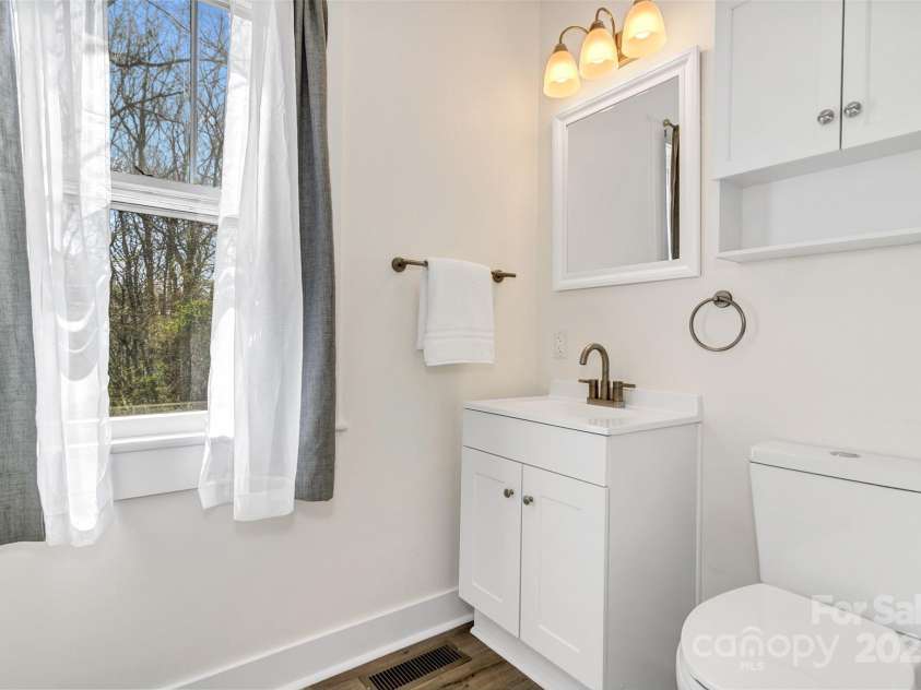 122 Old Nc 63 Highway, Leicester, NC 28748.  MLS# CAR4249489, YatesRealty ID 16160. Main Bathroom