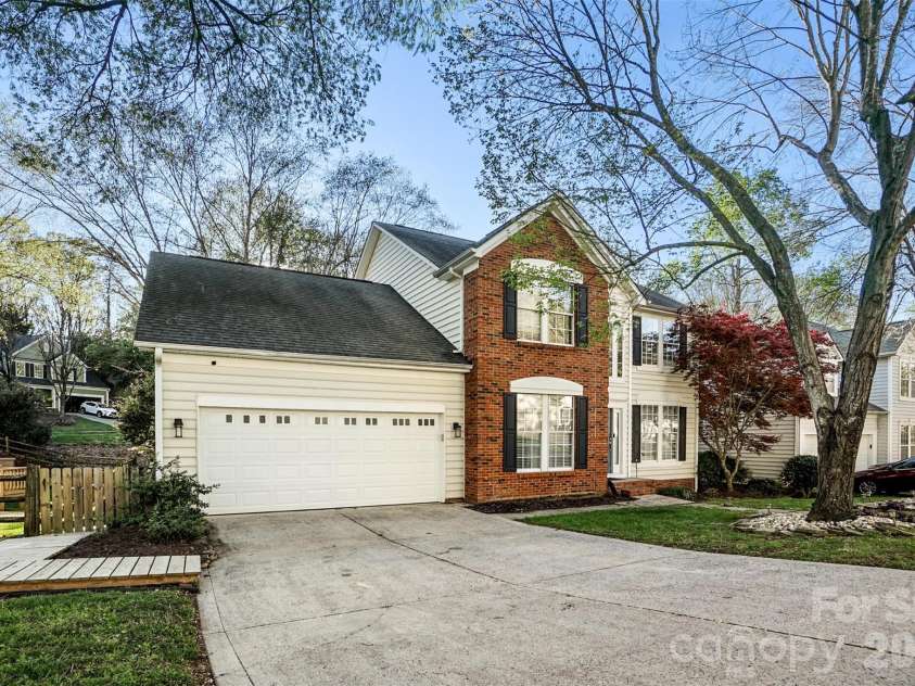 6239 Skyline Drive, Charlotte, NC 28269.  MLS# CAR4415067, YatesRealty ID 16161. 