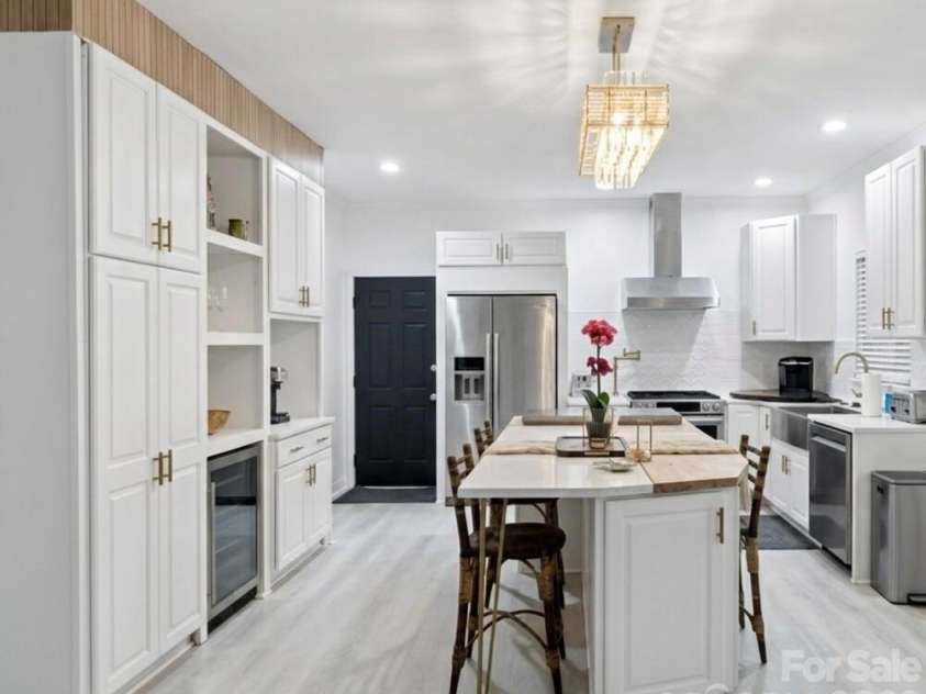 6239 Skyline Drive, Charlotte, NC 28269.  MLS# CAR4415067, YatesRealty ID 16161. 