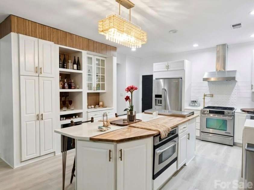 6239 Skyline Drive, Charlotte, NC 28269.  MLS# CAR4415067, YatesRealty ID 16161. 