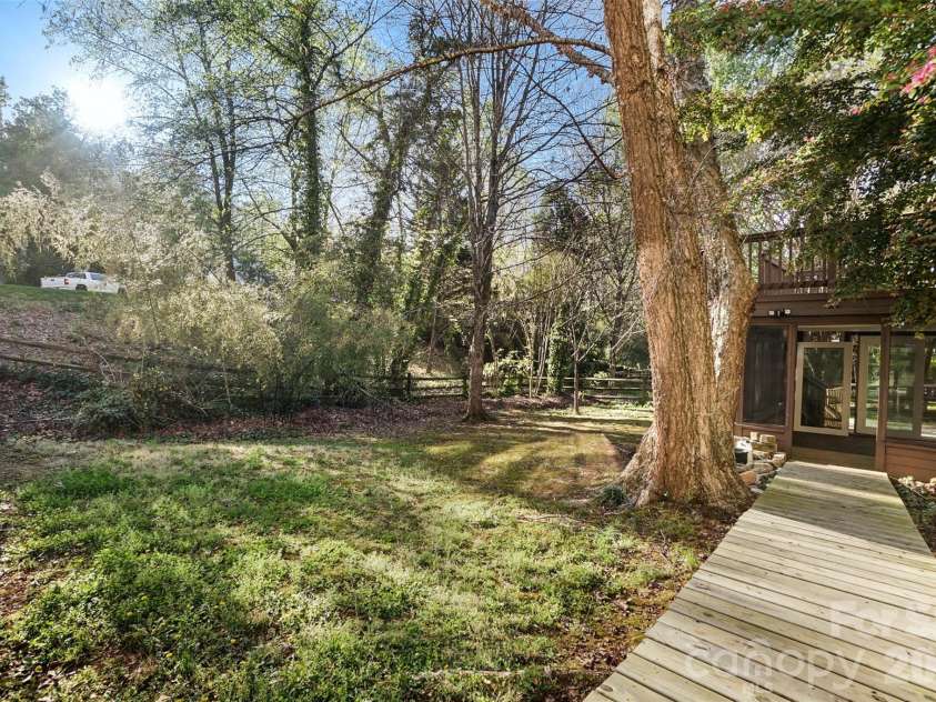 6239 Skyline Drive, Charlotte, NC 28269.  MLS# CAR4415067, YatesRealty ID 16161. 
