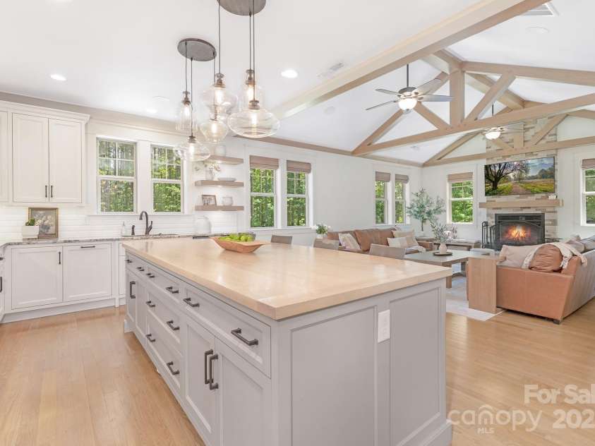 102 Antioch Plantation Drive, Matthews, NC 28104.  MLS# CAR4263408, YatesRealty ID 16162. 