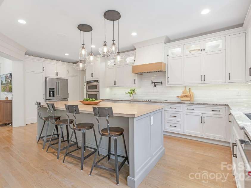 102 Antioch Plantation Drive, Matthews, NC 28104.  MLS# CAR4263408, YatesRealty ID 16162. 