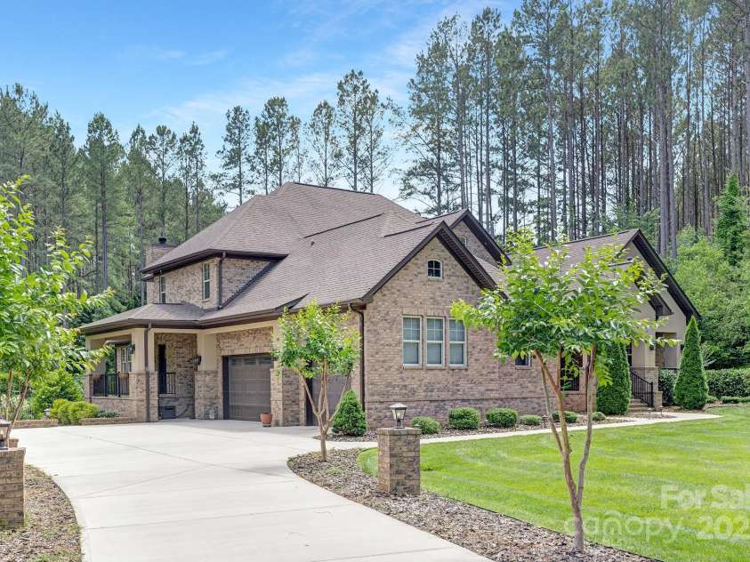 102 Antioch Plantation Drive, Matthews, NC 28104.  MLS# CAR4263408, YatesRealty ID 16162. 