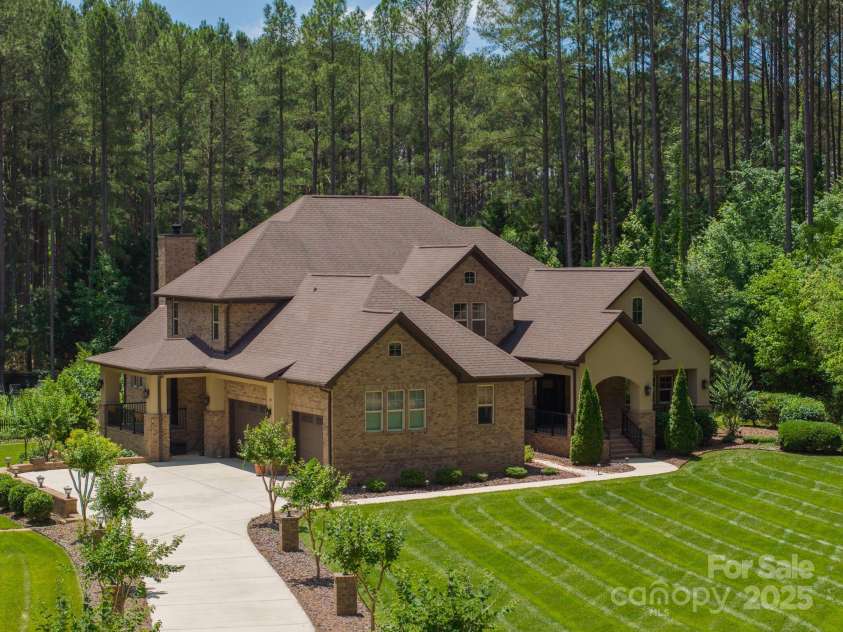 102 Antioch Plantation Drive, Matthews, NC 28104.  MLS# CAR4263408, YatesRealty ID 16162. 