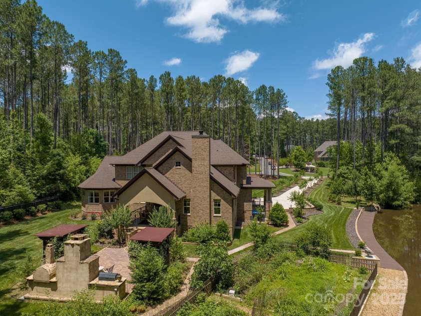 102 Antioch Plantation Drive, Matthews, NC 28104.  MLS# CAR4263408, YatesRealty ID 16162. 