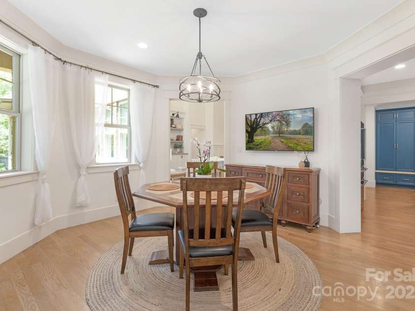 102 Antioch Plantation Drive, Matthews, NC 28104.  MLS# CAR4263408, YatesRealty ID 16162. Breakfast area