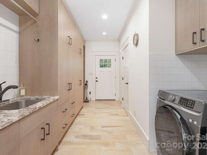 102 Antioch Plantation Drive, Matthews, NC 28104.  MLS# CAR4263408, YatesRealty ID 16162. Laundry