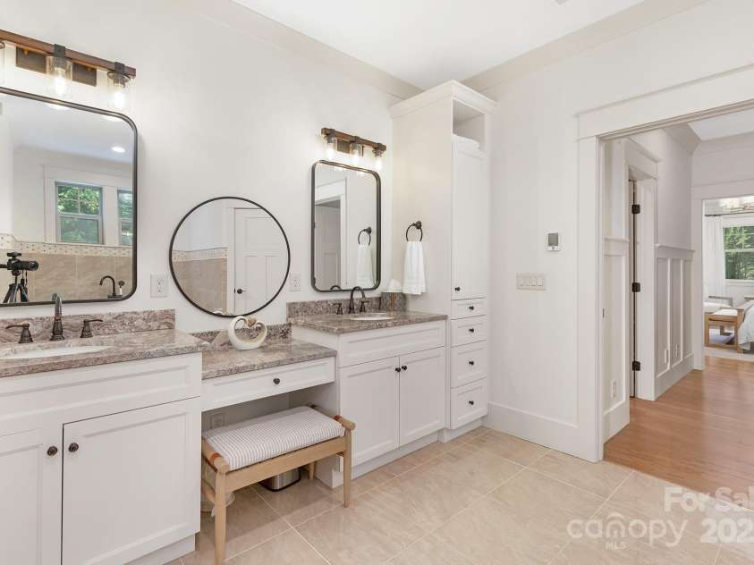 102 Antioch Plantation Drive, Matthews, NC 28104.  MLS# CAR4263408, YatesRealty ID 16162. Primary bathroom