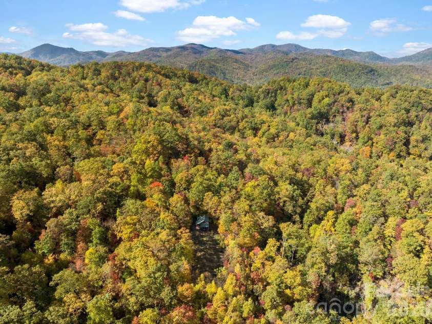 121 Pairofdice Way, Lake Lure, NC 28746.  MLS# CAR4360538, YatesRealty ID 16162. 
