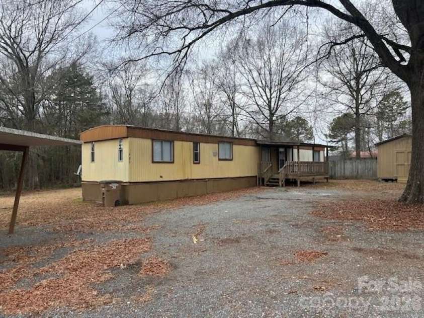 621 Elm Street, Marshville, NC 28103.  MLS# CAR4337317, YatesRealty ID 16163. Mobile home