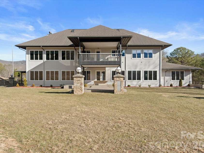 151 Pine Ridge Road, Burnsville, NC 28714.  MLS# CAR4217330, YatesRealty ID 16164. 