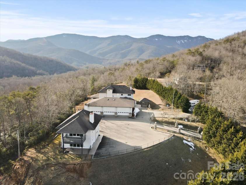 151 Pine Ridge Road, Burnsville, NC 28714.  MLS# CAR4217330, YatesRealty ID 16164. 