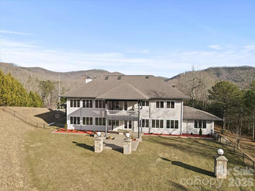 151 Pine Ridge Road, Burnsville, NC 28714.  MLS# CAR4217330, YatesRealty ID 16164. 