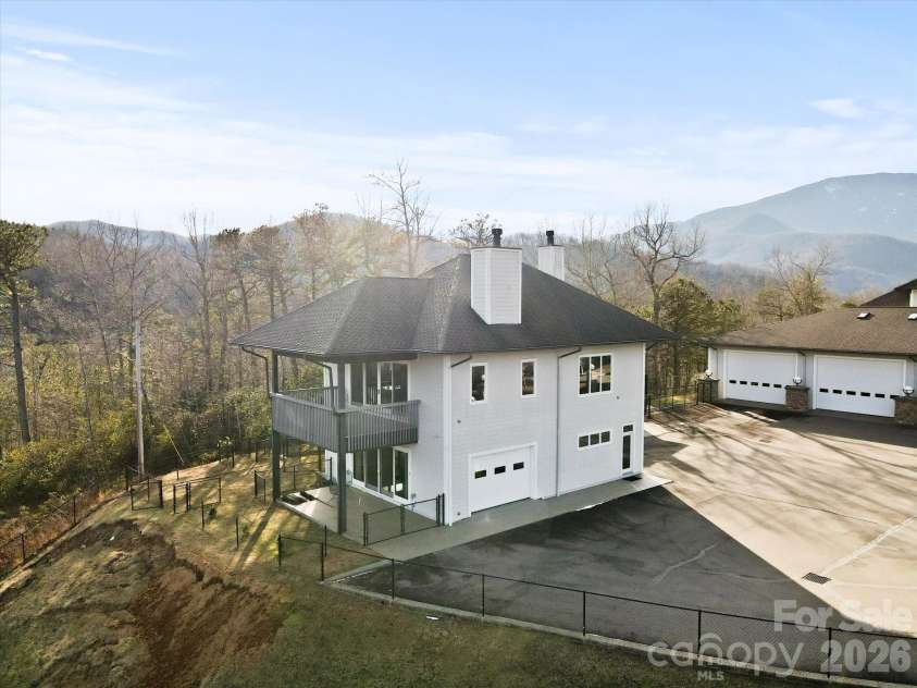 151 Pine Ridge Road, Burnsville, NC 28714.  MLS# CAR4217330, YatesRealty ID 16164. 