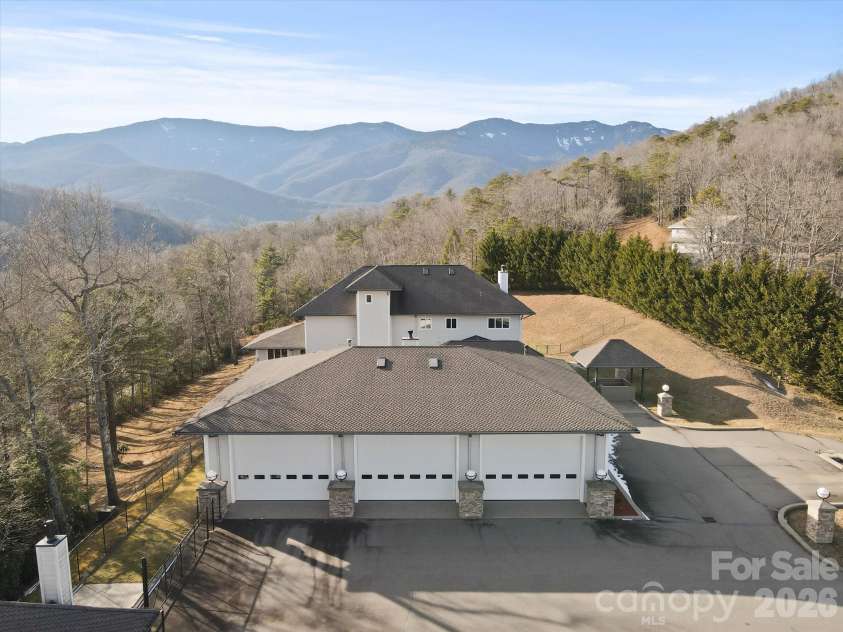 151 Pine Ridge Road, Burnsville, NC 28714.  MLS# CAR4217330, YatesRealty ID 16164. 