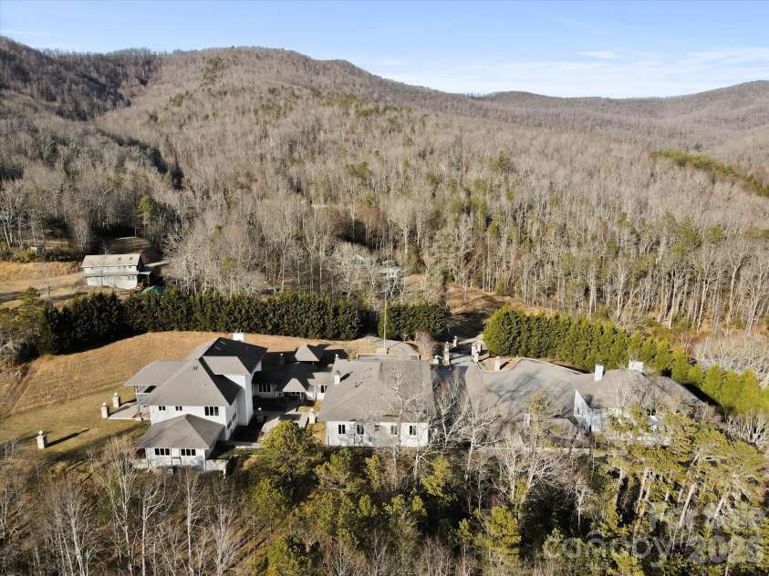 151 Pine Ridge Road, Burnsville, NC 28714.  MLS# CAR4217330, YatesRealty ID 16164. 