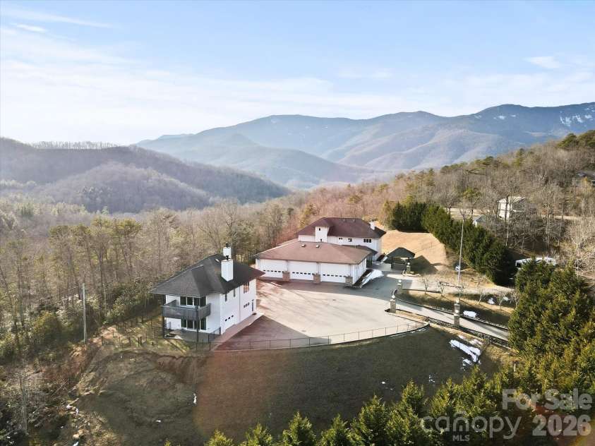 151 Pine Ridge Road, Burnsville, NC 28714.  MLS# CAR4217330, YatesRealty ID 16164. 