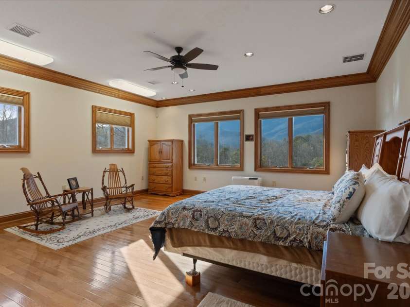 151 Pine Ridge Road, Burnsville, NC 28714.  MLS# CAR4217330, YatesRealty ID 16164. 