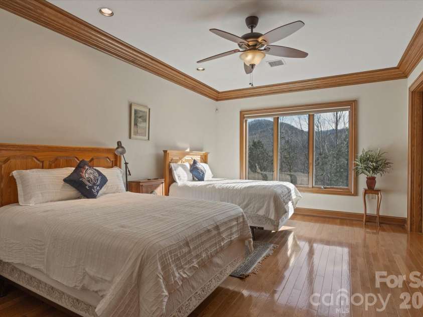 151 Pine Ridge Road, Burnsville, NC 28714.  MLS# CAR4217330, YatesRealty ID 16164. 