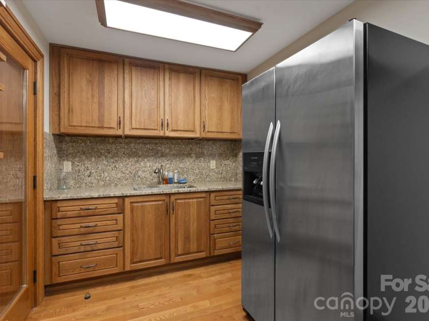 151 Pine Ridge Road, Burnsville, NC 28714.  MLS# CAR4217330, YatesRealty ID 16164. 