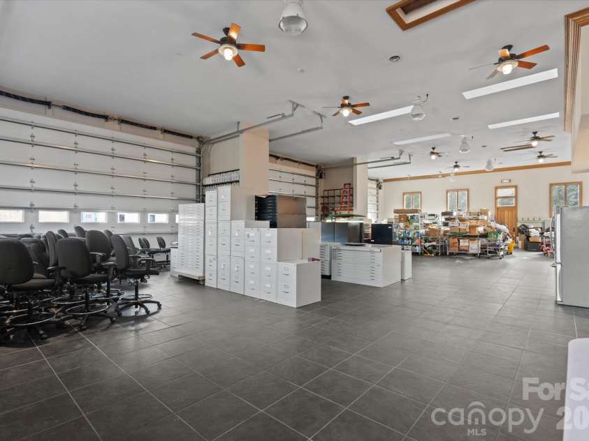151 Pine Ridge Road, Burnsville, NC 28714.  MLS# CAR4217330, YatesRealty ID 16164. 