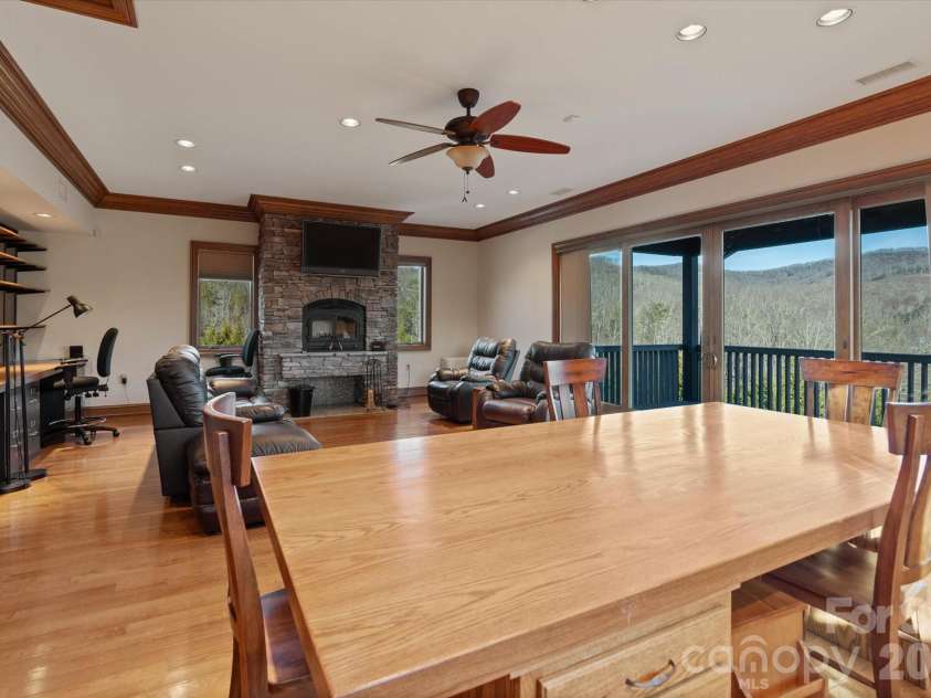 151 Pine Ridge Road, Burnsville, NC 28714.  MLS# CAR4217330, YatesRealty ID 16164. 