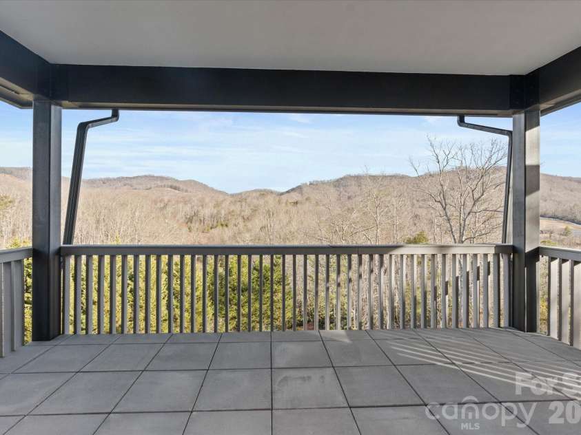 151 Pine Ridge Road, Burnsville, NC 28714.  MLS# CAR4217330, YatesRealty ID 16164. 