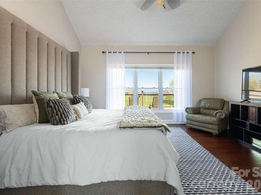 12 Horizon View Lane, Alexander, NC 28701.  MLS# CAR4373999, YatesRealty ID 16165. Primary suite