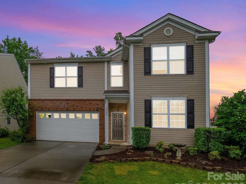 2306 Nettleton Court, Matthews, NC 28105.  MLS# CAR4346998, YatesRealty ID 16167. 