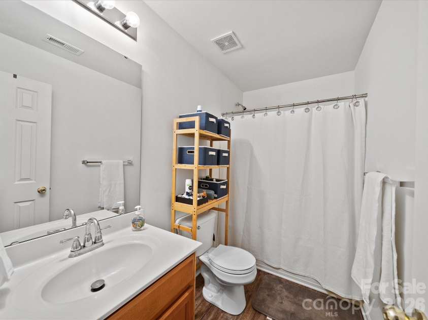 2306 Nettleton Court, Matthews, NC 28105.  MLS# CAR4346998, YatesRealty ID 16167. Full Bath