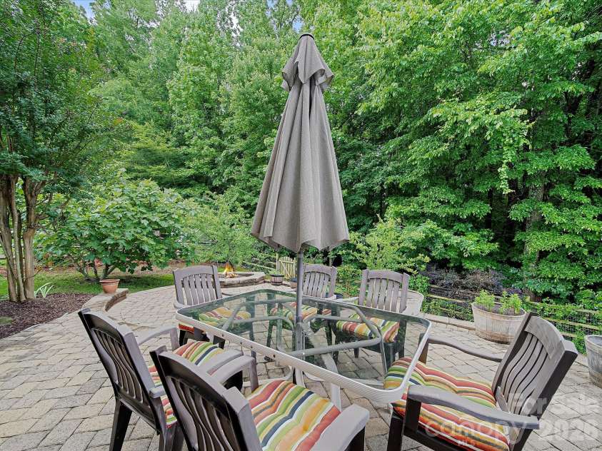 2306 Nettleton Court, Matthews, NC 28105.  MLS# CAR4346998, YatesRealty ID 16167. Private Backyard