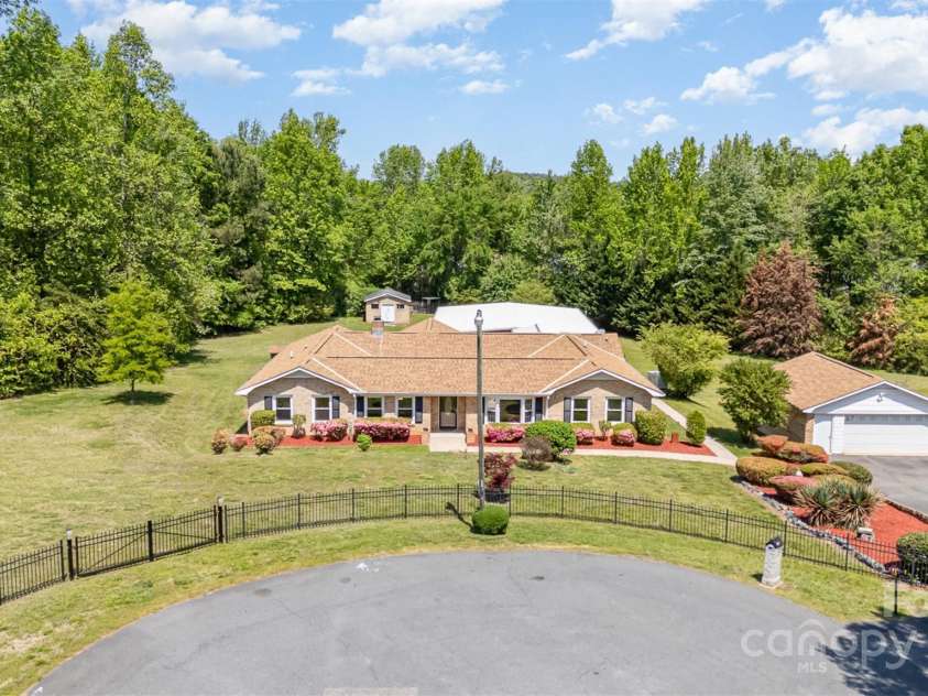 14834 Pawnee Trail, Matthews, NC 28104.  MLS# CAR4251720, YatesRealty ID 16168. 