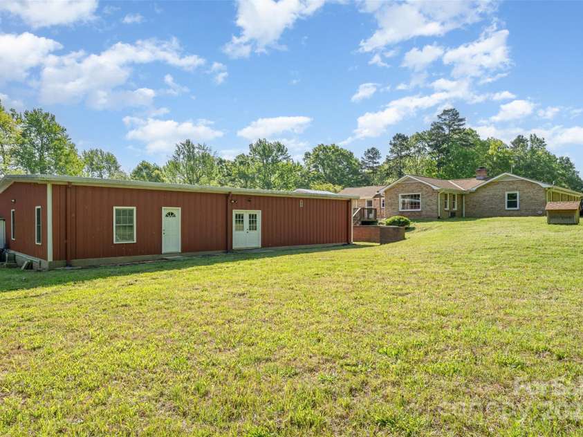 14834 Pawnee Trail, Matthews, NC 28104.  MLS# CAR4251720, YatesRealty ID 16168. 
