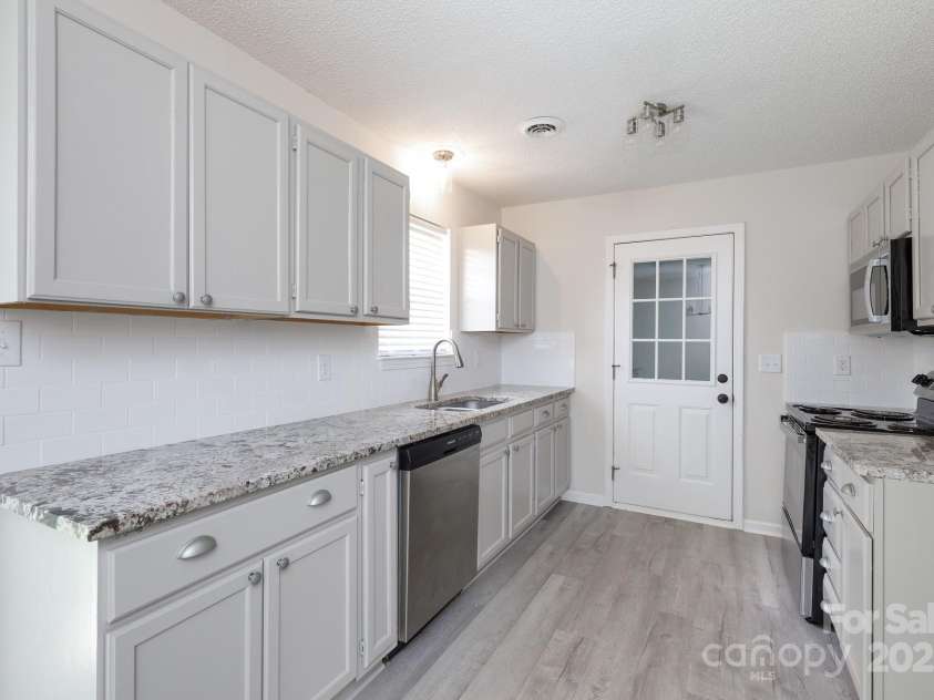 112 Brookshire Drive, Fort Mill, SC 29715.  MLS# CAR4256696, YatesRealty ID 16169. 