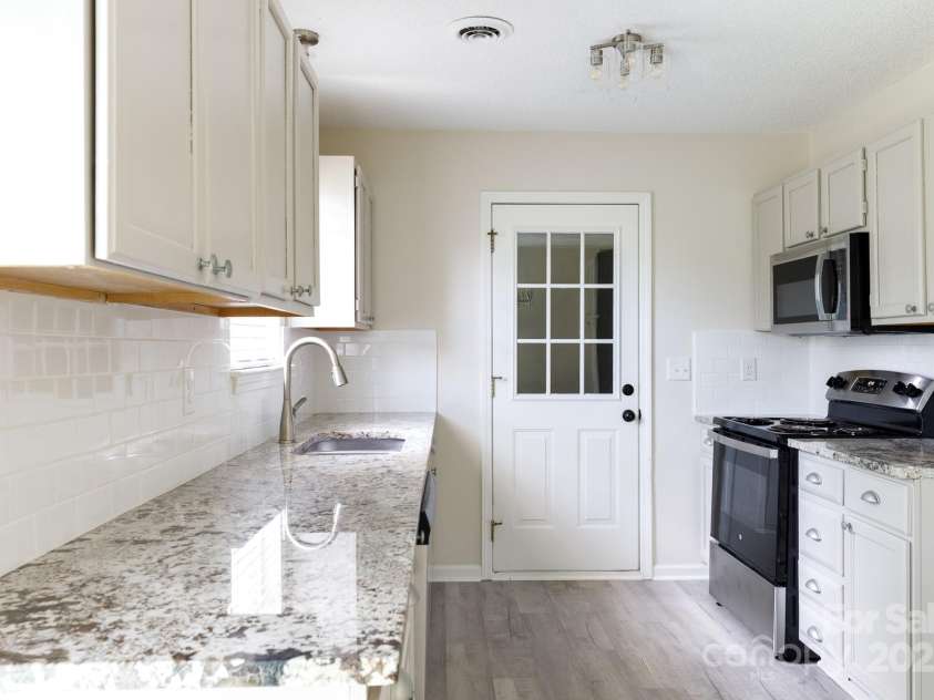 112 Brookshire Drive, Fort Mill, SC 29715.  MLS# CAR4256696, YatesRealty ID 16169. 