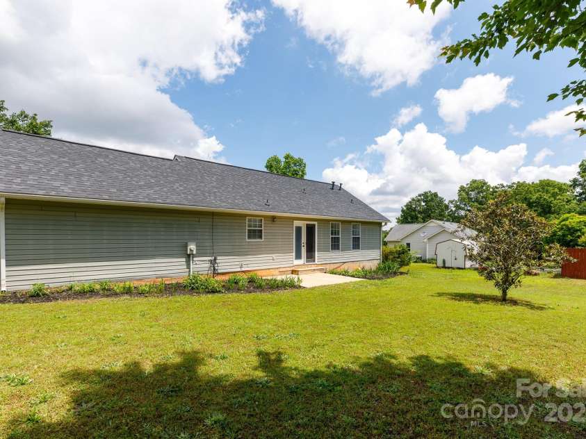 112 Brookshire Drive, Fort Mill, SC 29715.  MLS# CAR4256696, YatesRealty ID 16169. 