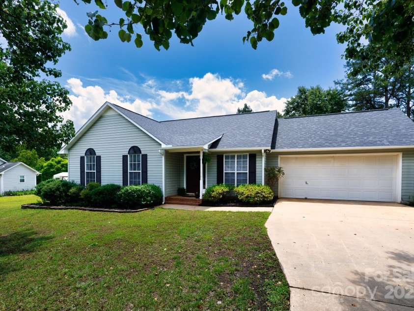112 Brookshire Drive, Fort Mill, SC 29715.  MLS# CAR4256696, YatesRealty ID 16169. 