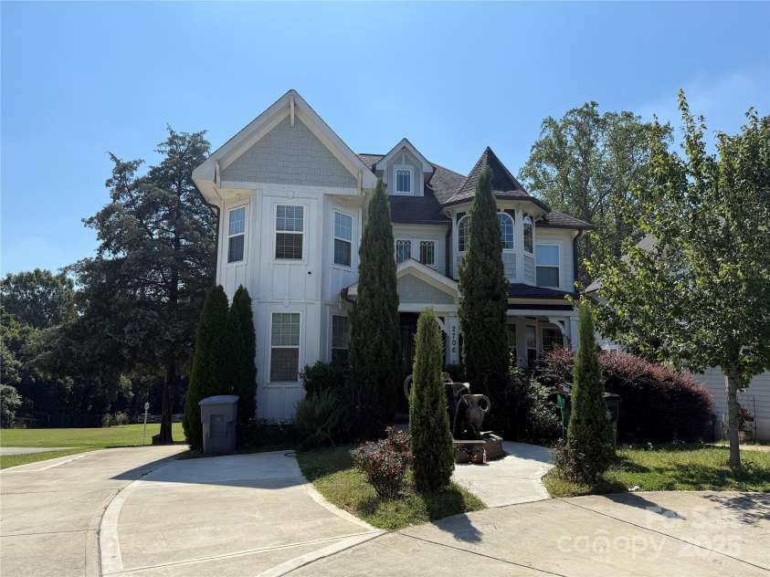2706 Hilliard Drive, Charlotte, NC 28205.  MLS# CAR4298179, YatesRealty ID 1617. 
