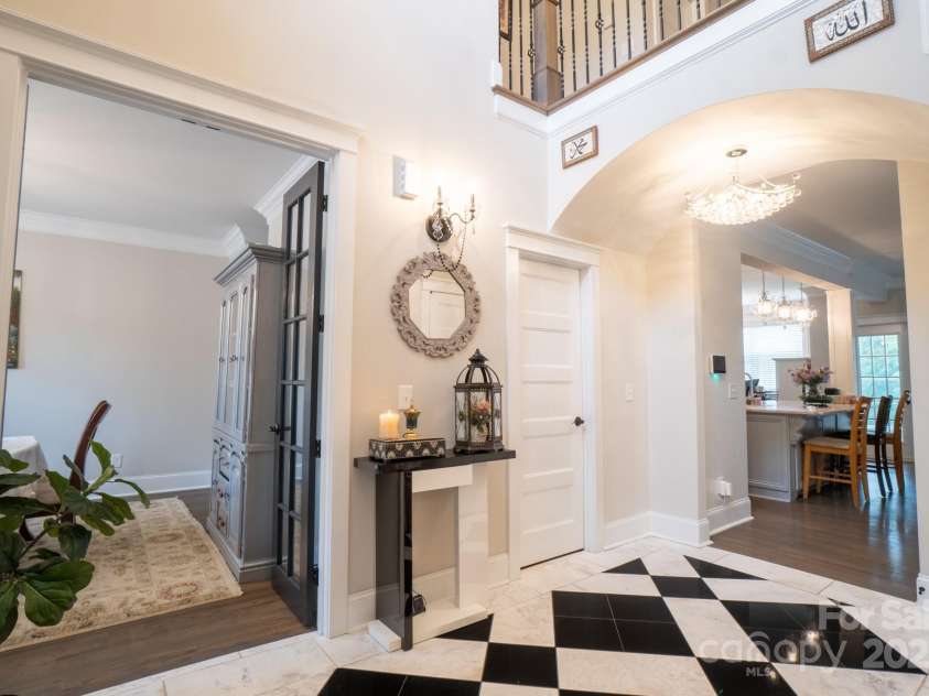 2706 Hilliard Drive, Charlotte, NC 28205.  MLS# CAR4298179, YatesRealty ID 1617. 