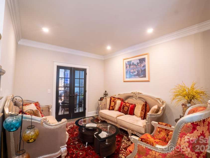 2706 Hilliard Drive, Charlotte, NC 28205.  MLS# CAR4298179, YatesRealty ID 1617. 