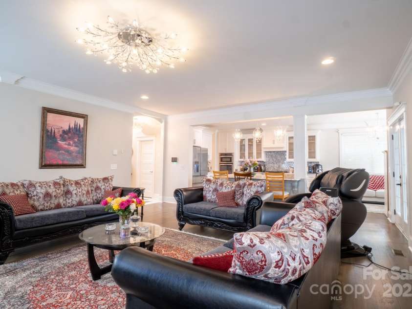 2706 Hilliard Drive, Charlotte, NC 28205.  MLS# CAR4298179, YatesRealty ID 1617. 