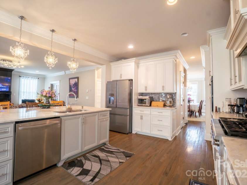 2706 Hilliard Drive, Charlotte, NC 28205.  MLS# CAR4298179, YatesRealty ID 1617. 