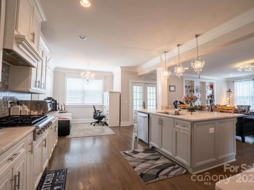 2706 Hilliard Drive, Charlotte, NC 28205.  MLS# CAR4298179, YatesRealty ID 1617. 