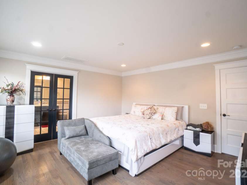 2706 Hilliard Drive, Charlotte, NC 28205.  MLS# CAR4298179, YatesRealty ID 1617. 