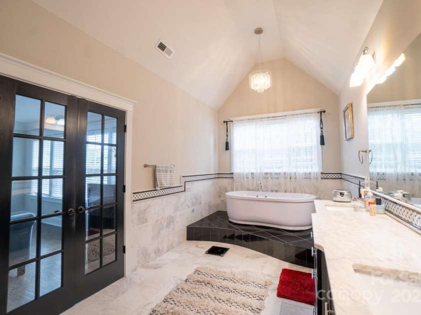 2706 Hilliard Drive, Charlotte, NC 28205.  MLS# CAR4298179, YatesRealty ID 1617. 