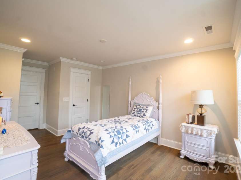 2706 Hilliard Drive, Charlotte, NC 28205.  MLS# CAR4298179, YatesRealty ID 1617. 