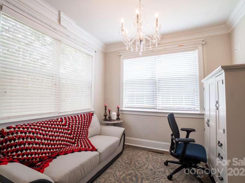 2706 Hilliard Drive, Charlotte, NC 28205.  MLS# CAR4298179, YatesRealty ID 1617. Breakfast area